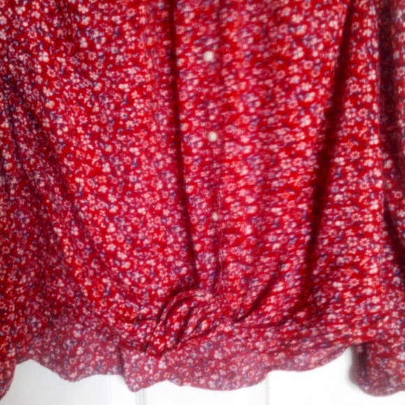 💕 3/$15 Old Navy Hi Low Button down Long Sleeves Shirt Red Print S M - Picture 3 of 6